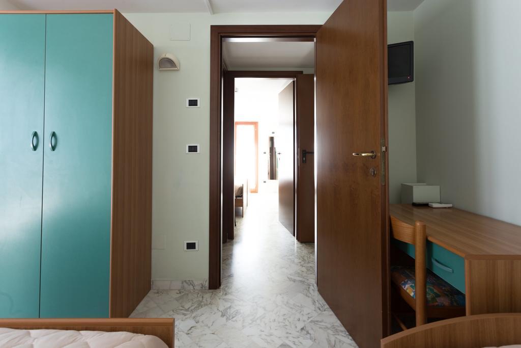 Hôtel Roma à Pineto Extérieur photo