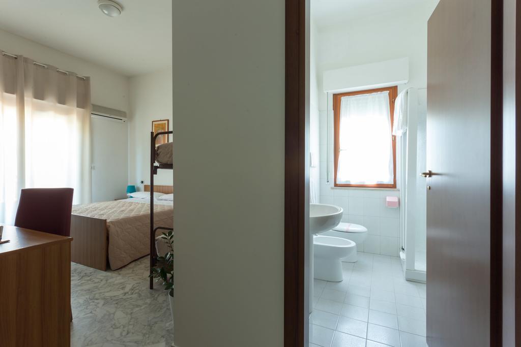 Hôtel Roma à Pineto Extérieur photo