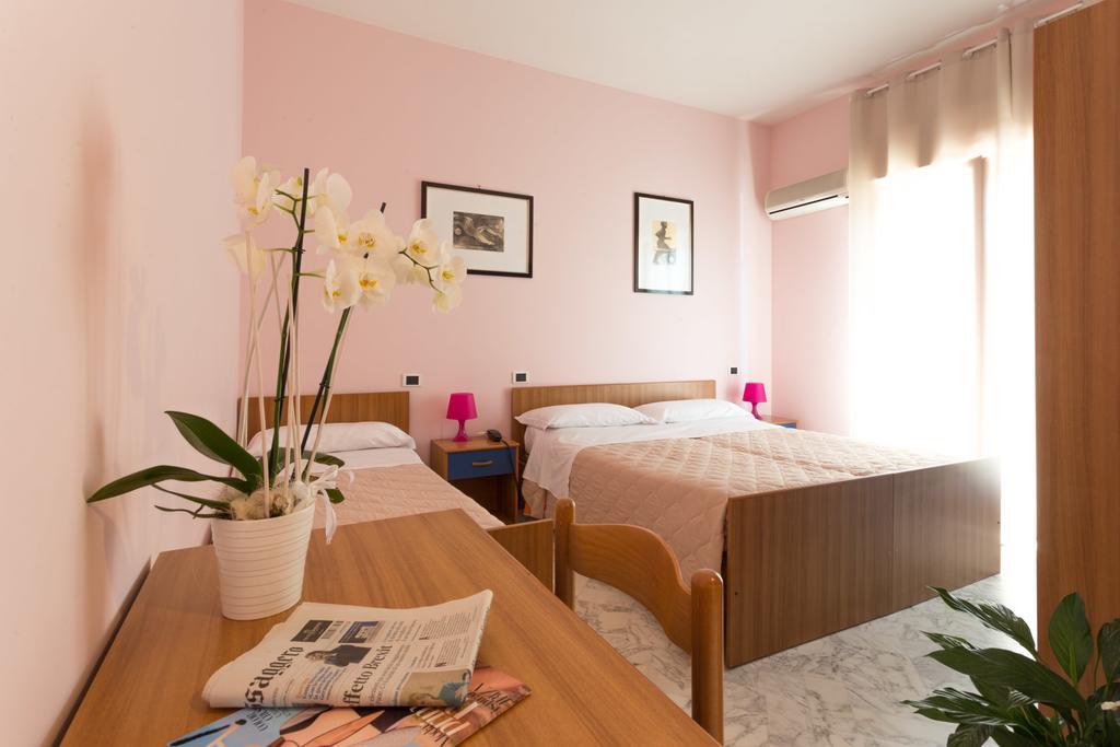 Hôtel Roma à Pineto Extérieur photo