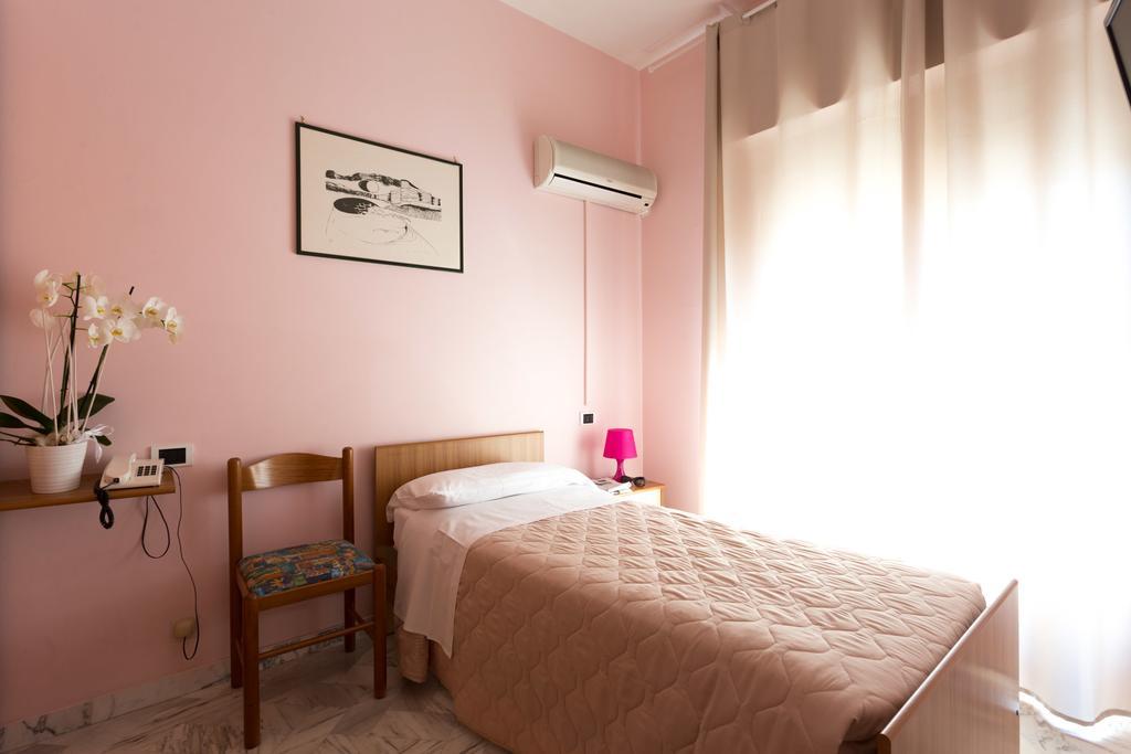 Hôtel Roma à Pineto Extérieur photo