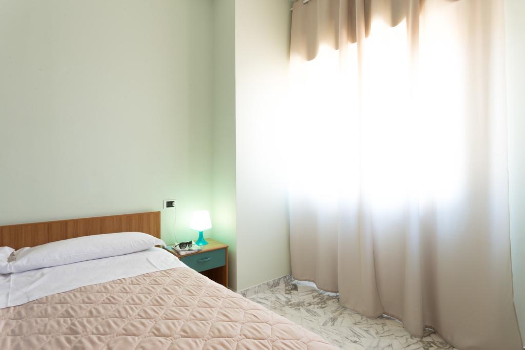 Hôtel Roma à Pineto Extérieur photo