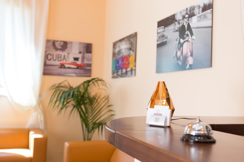 Hôtel Roma à Pineto Extérieur photo