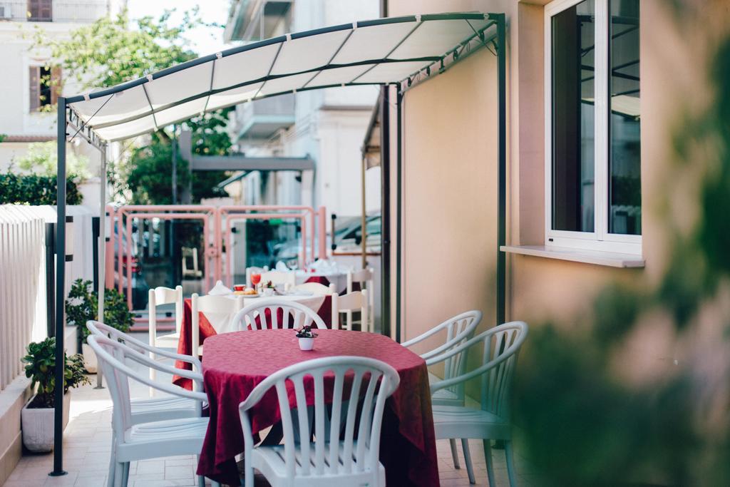 Hôtel Roma à Pineto Extérieur photo