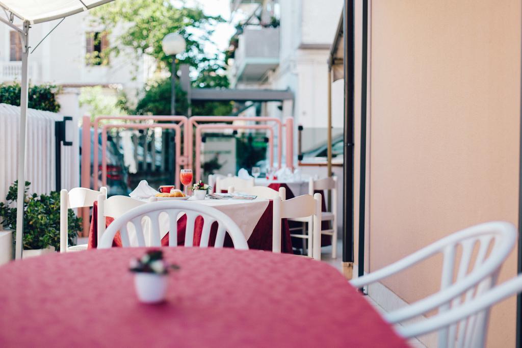 Hôtel Roma à Pineto Extérieur photo