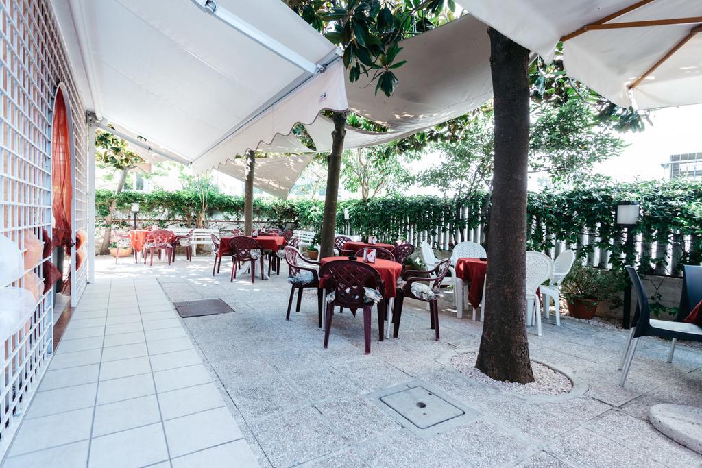 Hôtel Roma à Pineto Extérieur photo