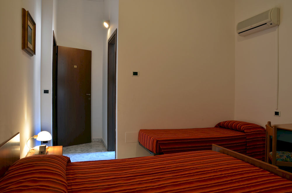 Hôtel Roma à Pineto Extérieur photo